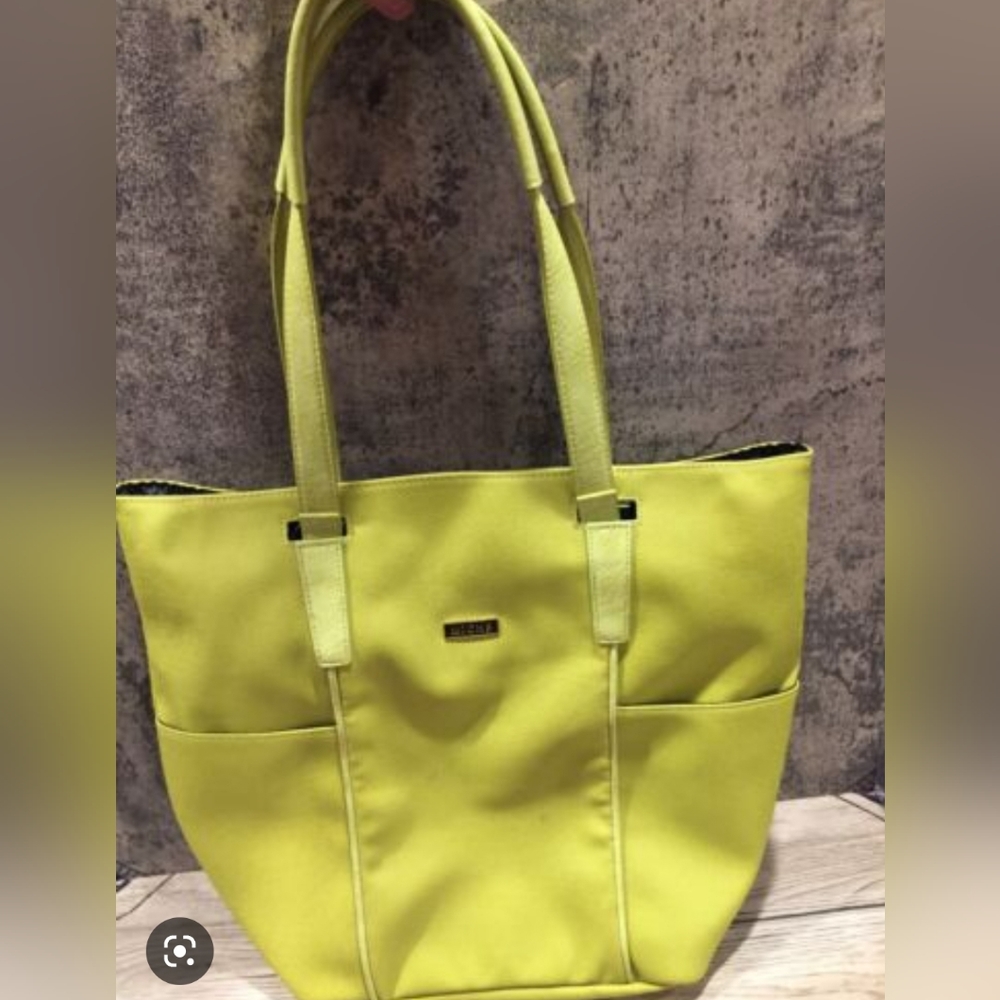 Bnwt Miche Callie Demi Shell, handles, Wallet